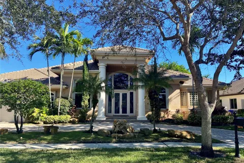 5670 Oaktree Ave, Hollywood FL 33312