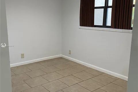 4096 N Pine Island Rd # 2111, Sunrise FL 33351