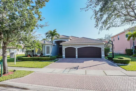 4965 SW 186th Way, Miramar FL 33029