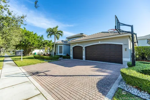 4965 SW 186th Way, Miramar FL 33029