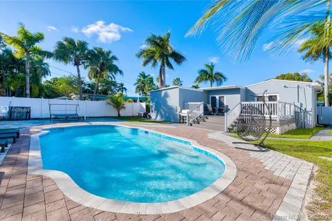 1512 Wiley St, Hollywood FL 33020