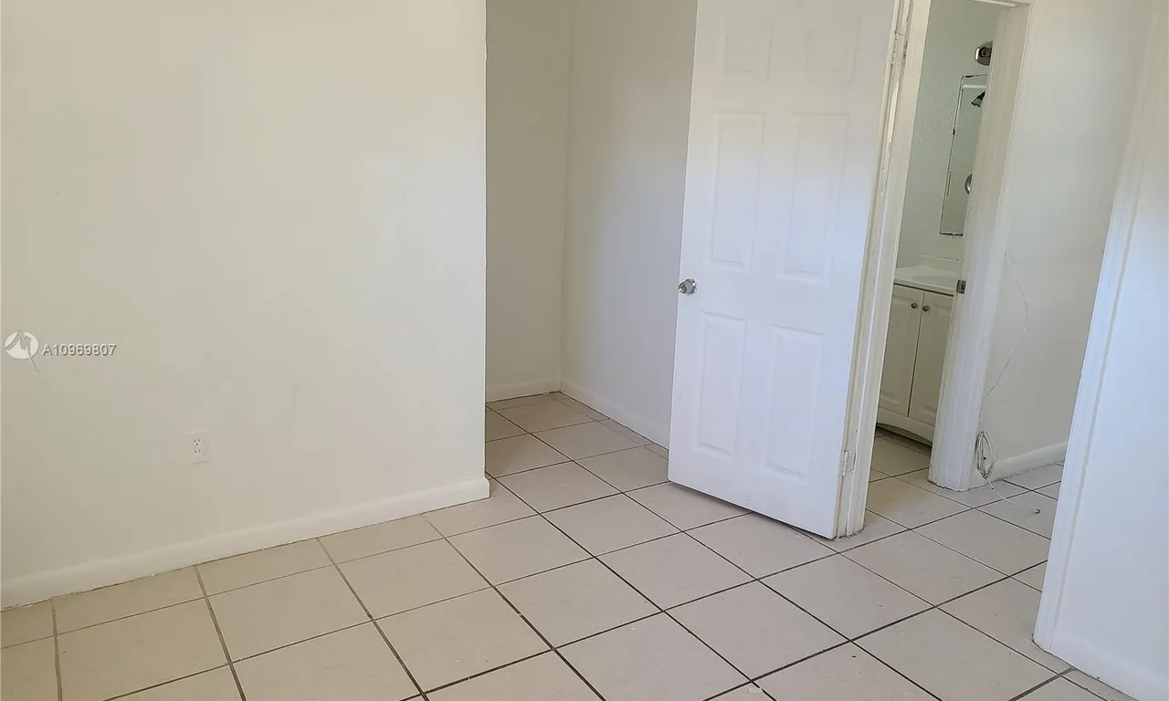 8002 NW 5th Ct, Miami FL 33150