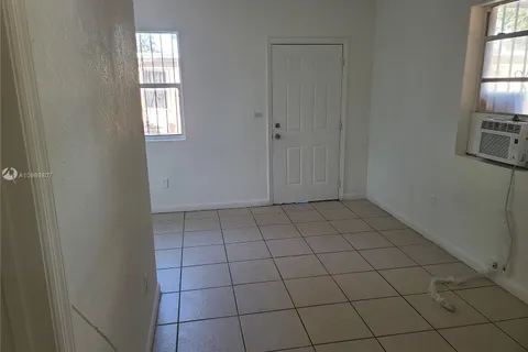8002 NW 5th Ct, Miami FL 33150