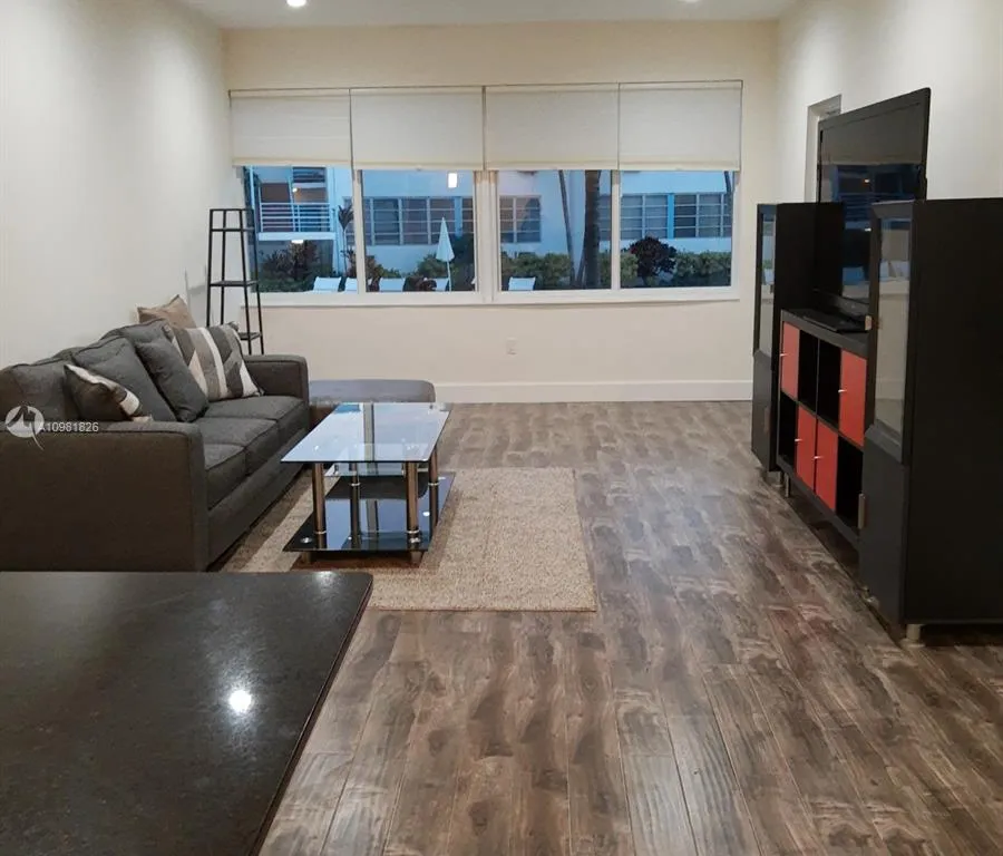 4720 Pine Tree Dr # 8, Miami Beach FL 33140