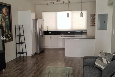 4720 Pine Tree Dr # 8, Miami Beach FL 33140
