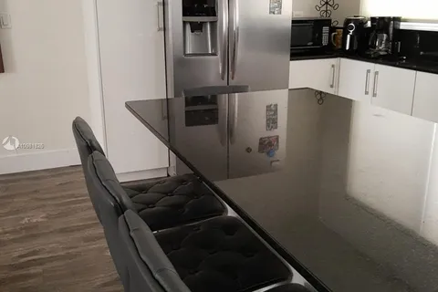 4720 Pine Tree Dr # 8, Miami Beach FL 33140
