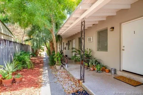 618 NE 8th Ave # 3, Fort Lauderdale FL 33304