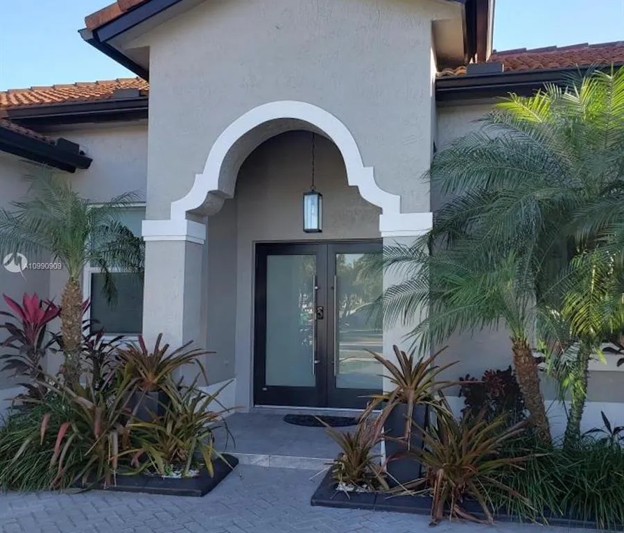 14860 SW 32nd St, Miami FL 33185