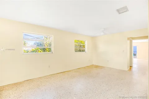 1218 NW 4th St, Miami FL 33125