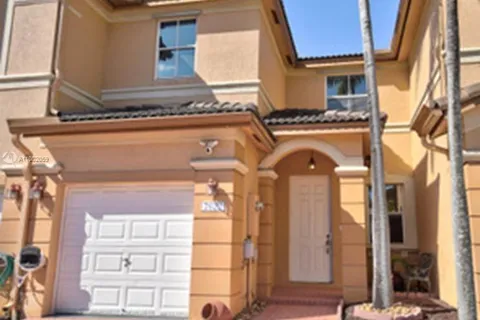 7622 NW 114th Pl, Doral FL 33178