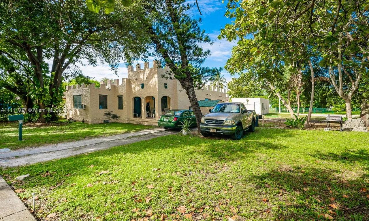 310 SW 14th St, Dania Beach FL 33004