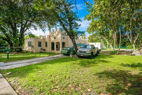 310 SW 14th St, Dania Beach FL 33004