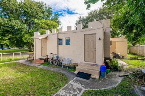 310 SW 14th St, Dania Beach FL 33004