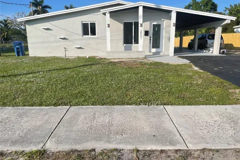 2951 NW 190th St, Miami Gardens FL 33056