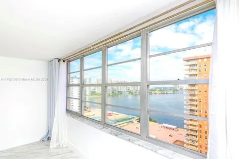 250 174th St # 1810, Sunny Isles Beach FL 33160