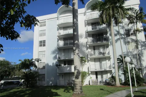 486 NW 165th St Rd # B401, Miami FL 33169