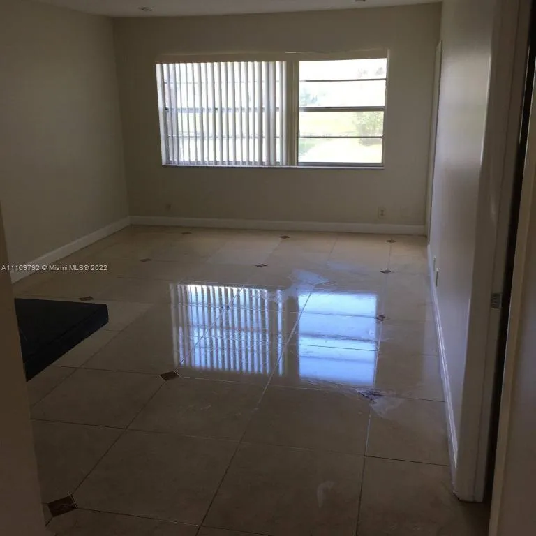 5021 W Oakland Park Blvd # 106, Lauderdale Lakes FL 33313