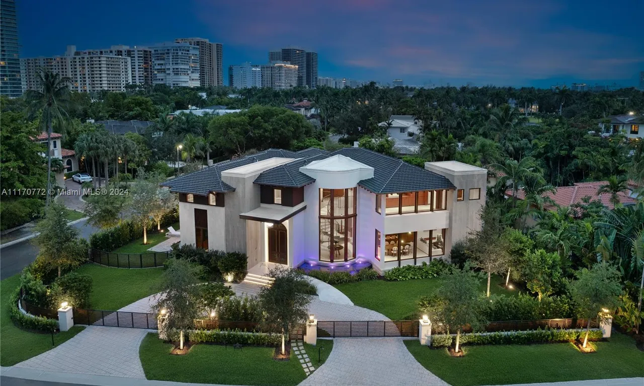 100 Biscay Dr, Bal Harbour FL 33154