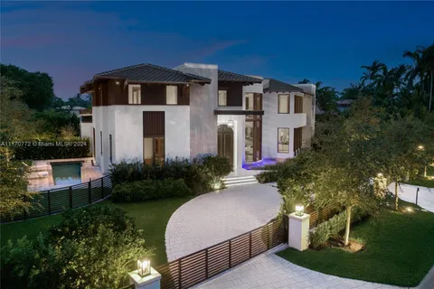 100 Biscay Dr, Bal Harbour FL 33154
