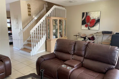 1525 SE 31st Ct, Homestead FL 33035