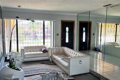 5430 W 9th Ln, Hialeah FL 33012
