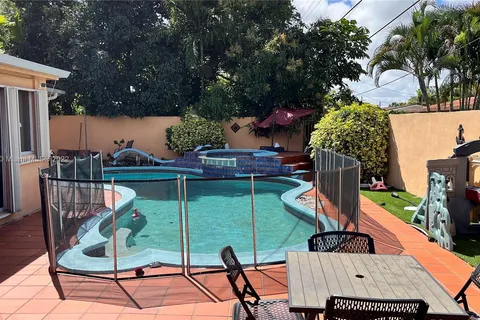5430 W 9th Ln, Hialeah FL 33012