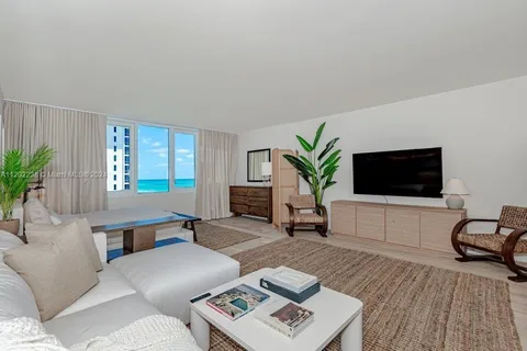 2301 Collins Ave # 914, Miami Beach FL 33139