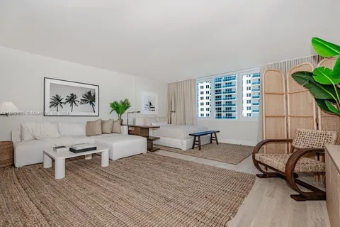 2301 Collins Ave # 914, Miami Beach FL 33139