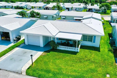 128 Ocean Ct, Boynton Beach FL 33426
