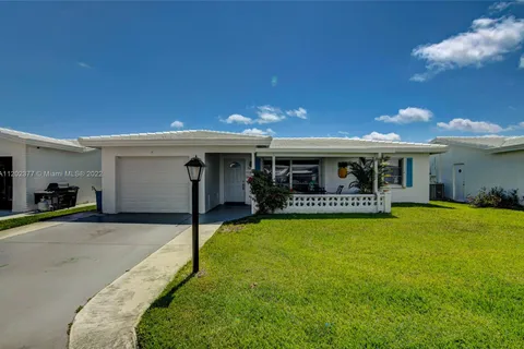 128 Ocean Ct, Boynton Beach FL 33426