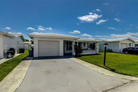 128 Ocean Ct, Boynton Beach FL 33426