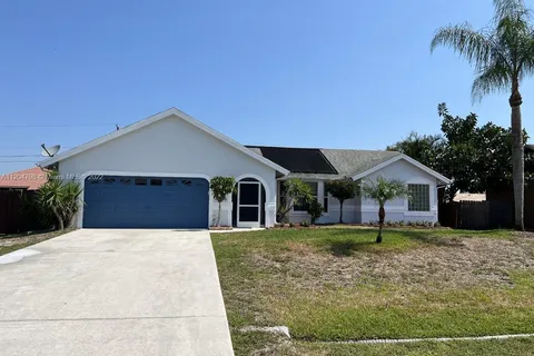 863 SW Mccomb Ave, Port St. Lucie FL 34953