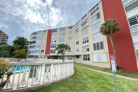1475 NE 125th Ter, North Miami FL 33161