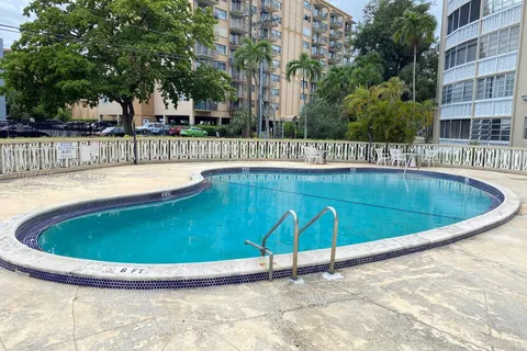 1475 NE 125th Ter, North Miami FL 33161