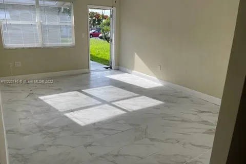 7601 Venetian St # 4, Miramar FL 33023