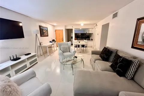 1200 Brickell Bay Dr # 3902, Miami FL 33131