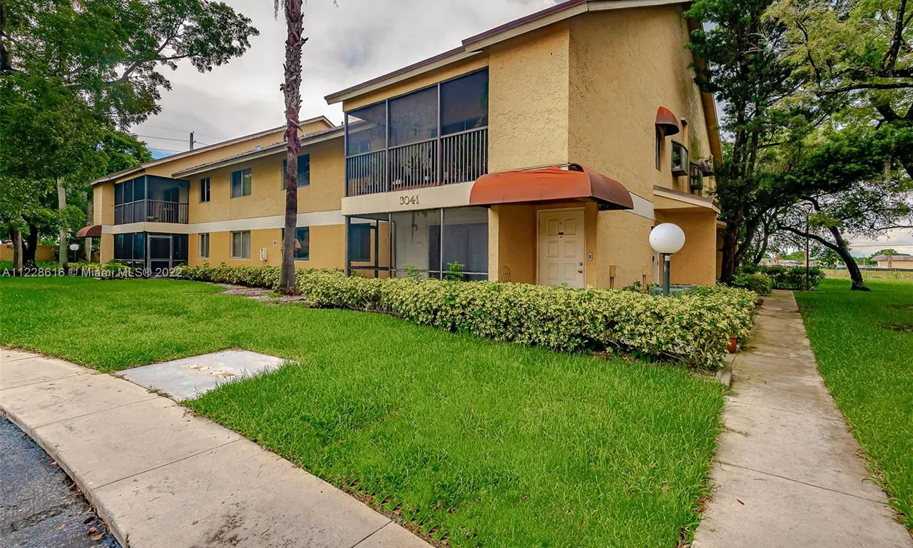 3041 N Oakland Forest Dr # 204, Oakland Park FL 33309