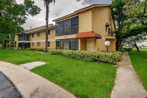 3041 N Oakland Forest Dr # 204, Oakland Park FL 33309