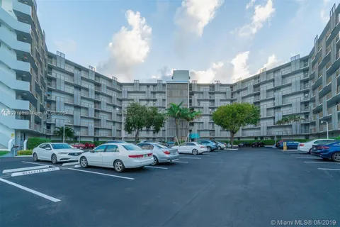 3401 N Country Club Dr # 406, Aventura FL 33180