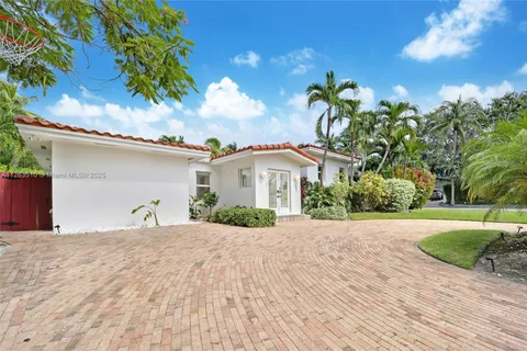 201 Greenwood Dr, Key Biscayne FL 33149