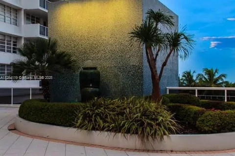 100 Lincoln Rd # 943, Miami Beach FL 33139