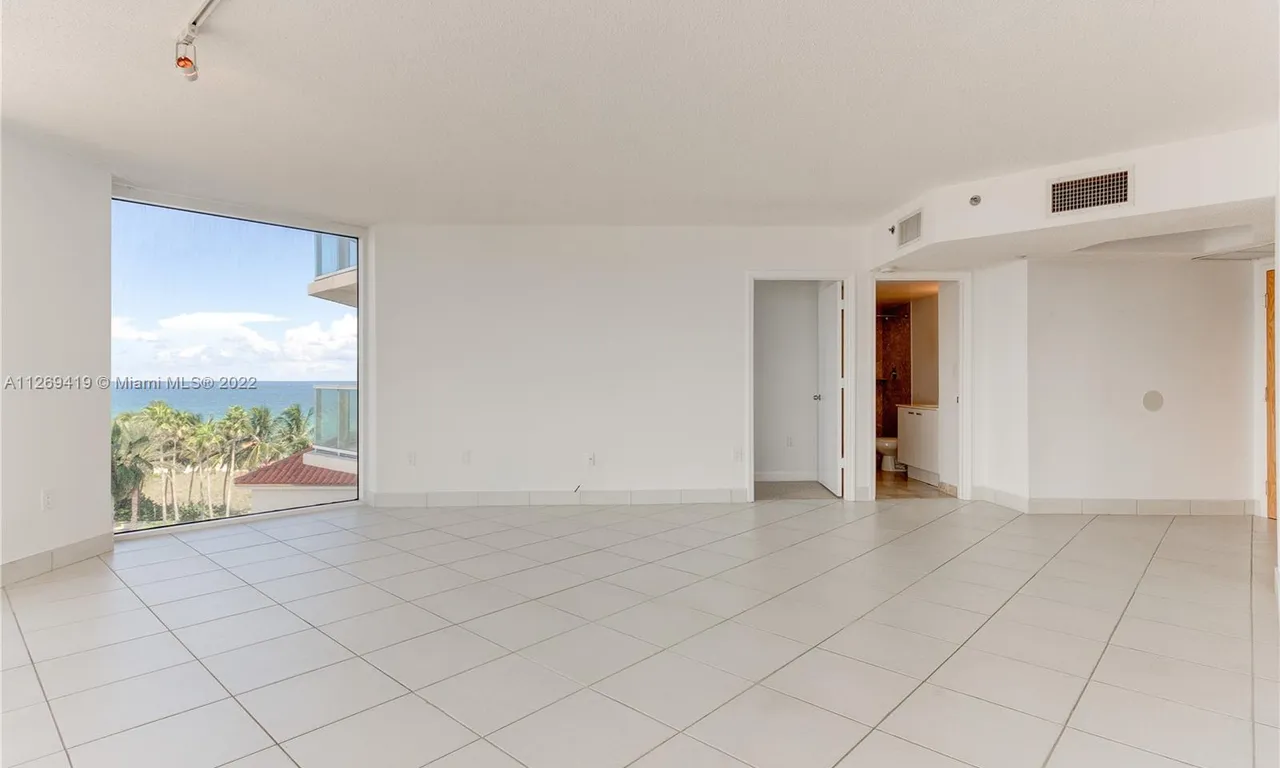 7330 Ocean Ter # D, Miami Beach FL 33141