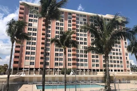 2899 Collins Ave # 19, Miami Beach FL 33140