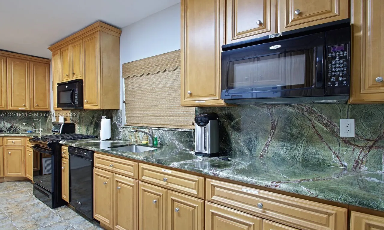 920 NE 177th St, North Miami Beach FL 33162