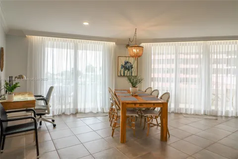 5161 Collins Ave # 404, Miami Beach FL 33140