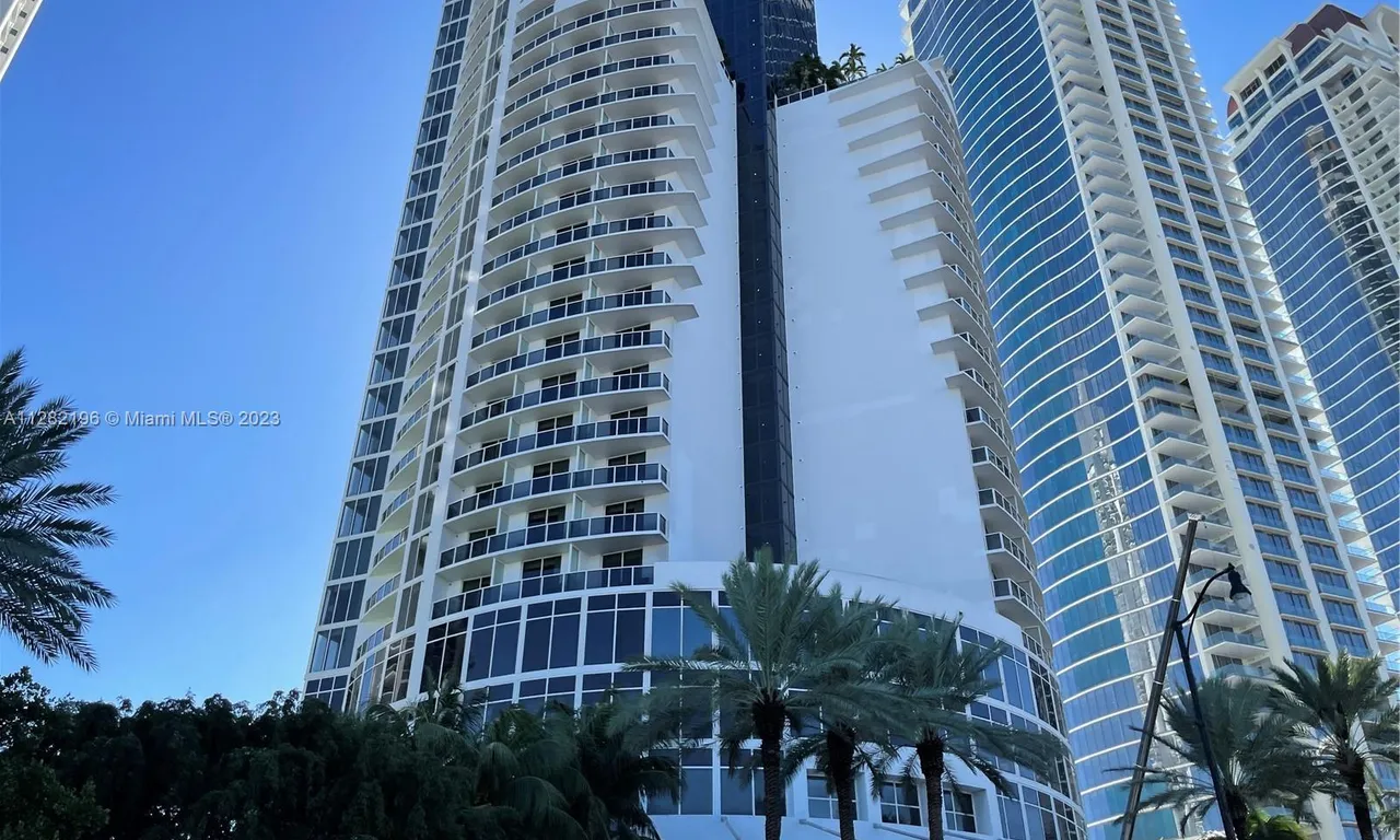 18001 Collins Ave, Sunny Isles Beach FL 33160