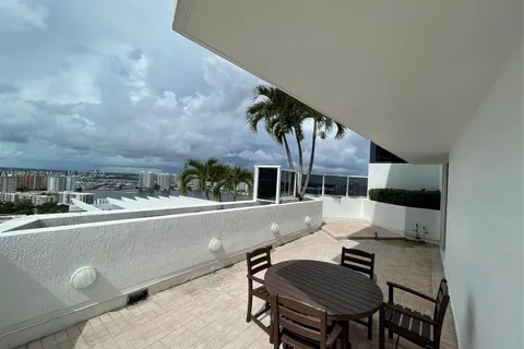 18001 Collins Ave, Sunny Isles Beach FL 33160