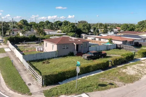 782 E 37th St, Hialeah FL 33013