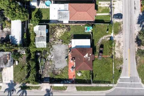 782 E 37th St, Hialeah FL 33013