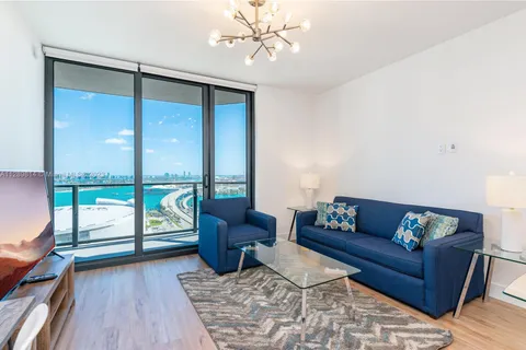 650 NE 2nd Ave, Miami FL 33132